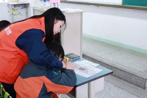 成都女党员吃瓜,网络热议背后的故事